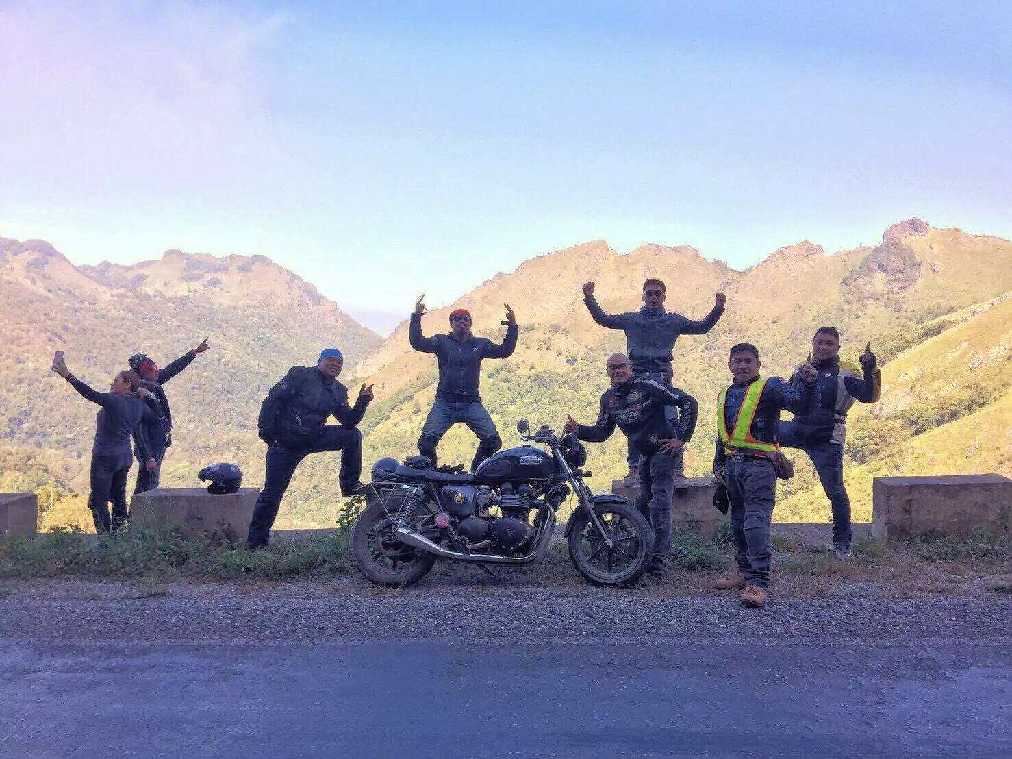 Cette année, notre festival des gros cubes (et des gros bras tatoués qui les conduisent) coïncidera partiellement avec Songkran, le Nouvel An thaï. Comme d'habitude, la Phuket Bike Week sera scindée en ...