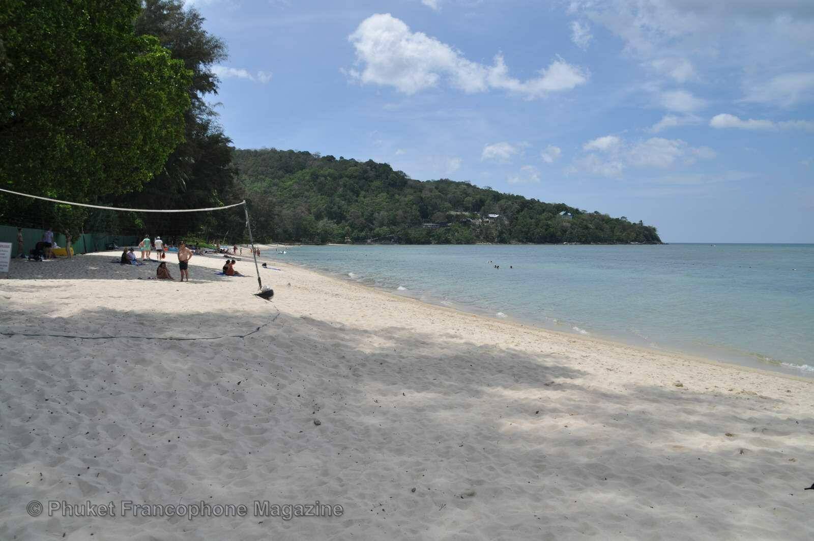 Juste au sud de Patong, un petit peu avant d'atteindre la péninsule qui abrite Freedom Beach et Paradise Beach, la plage de Tri Trang Beach est un must pour les fanatiques de la bronzette. Faisant face au nord, le sable de la plage de Tri Trang Beach s'étire sur un demi-kilomètre et ...