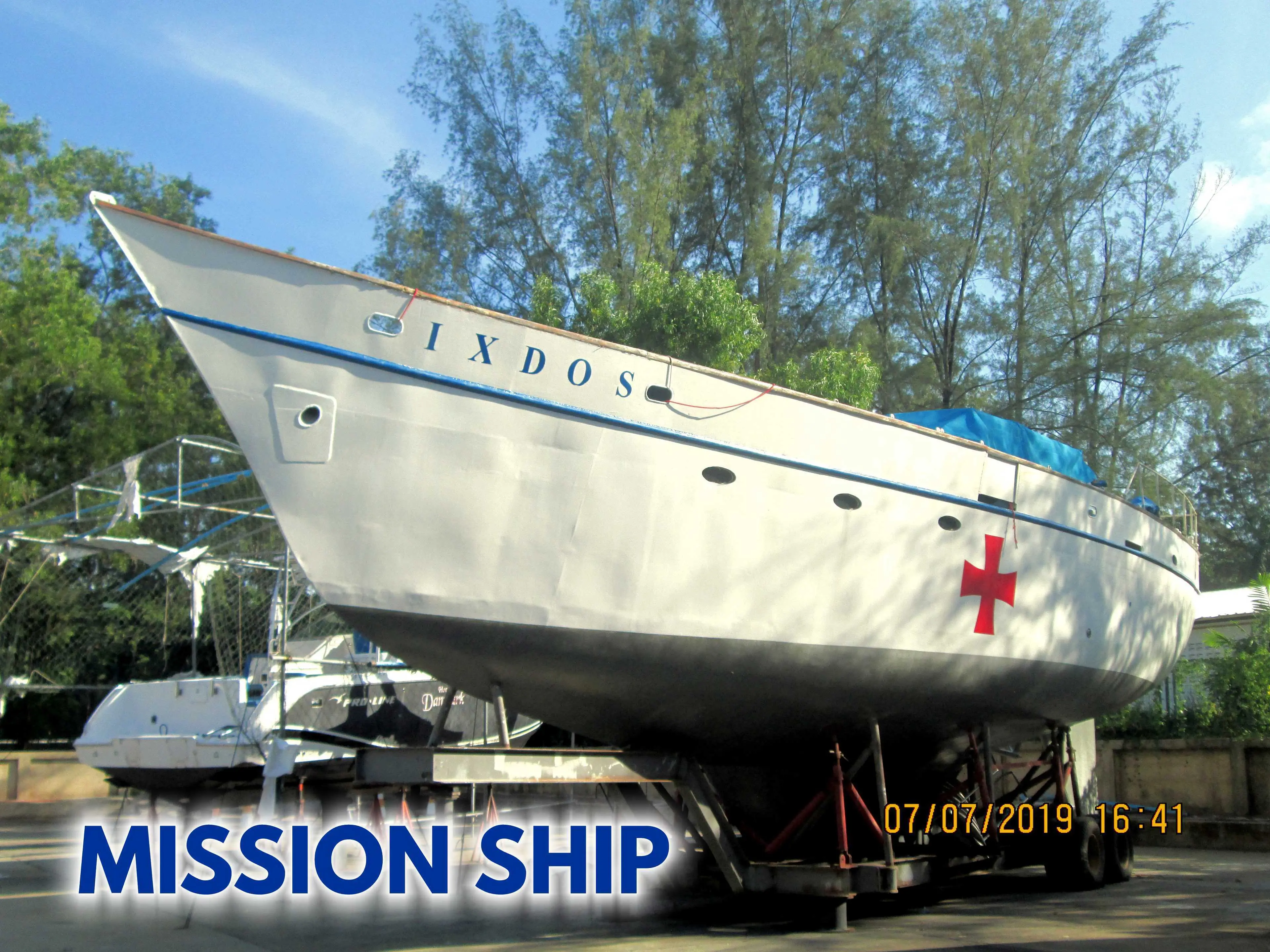 Schooner Ixdos transportera une clinique de santé avec un équipage professionnel approprié dans des îles éloignées après avoir passé un accord avec les ministères de la Santé du gouvernement afin de gérer les vaccinations pour enfants et en coopération avec des agences telles que l’UNICEF et ROTARY INTERNATIONAL ...