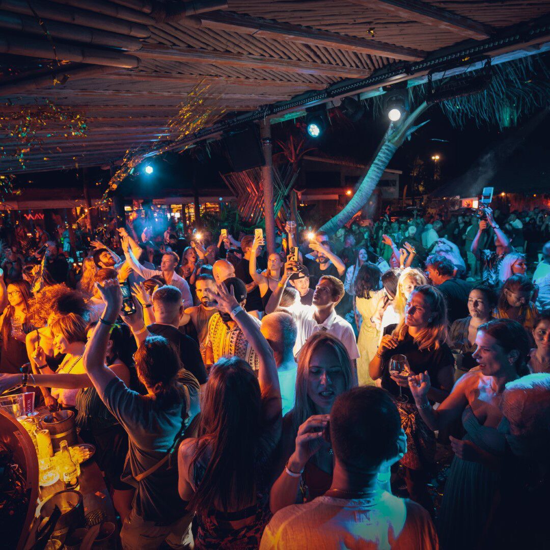 Maya Beach Club Phuket (22) Maya Beach Club Restaurant Phuket Пляжный клуб Ресторан Пхукет