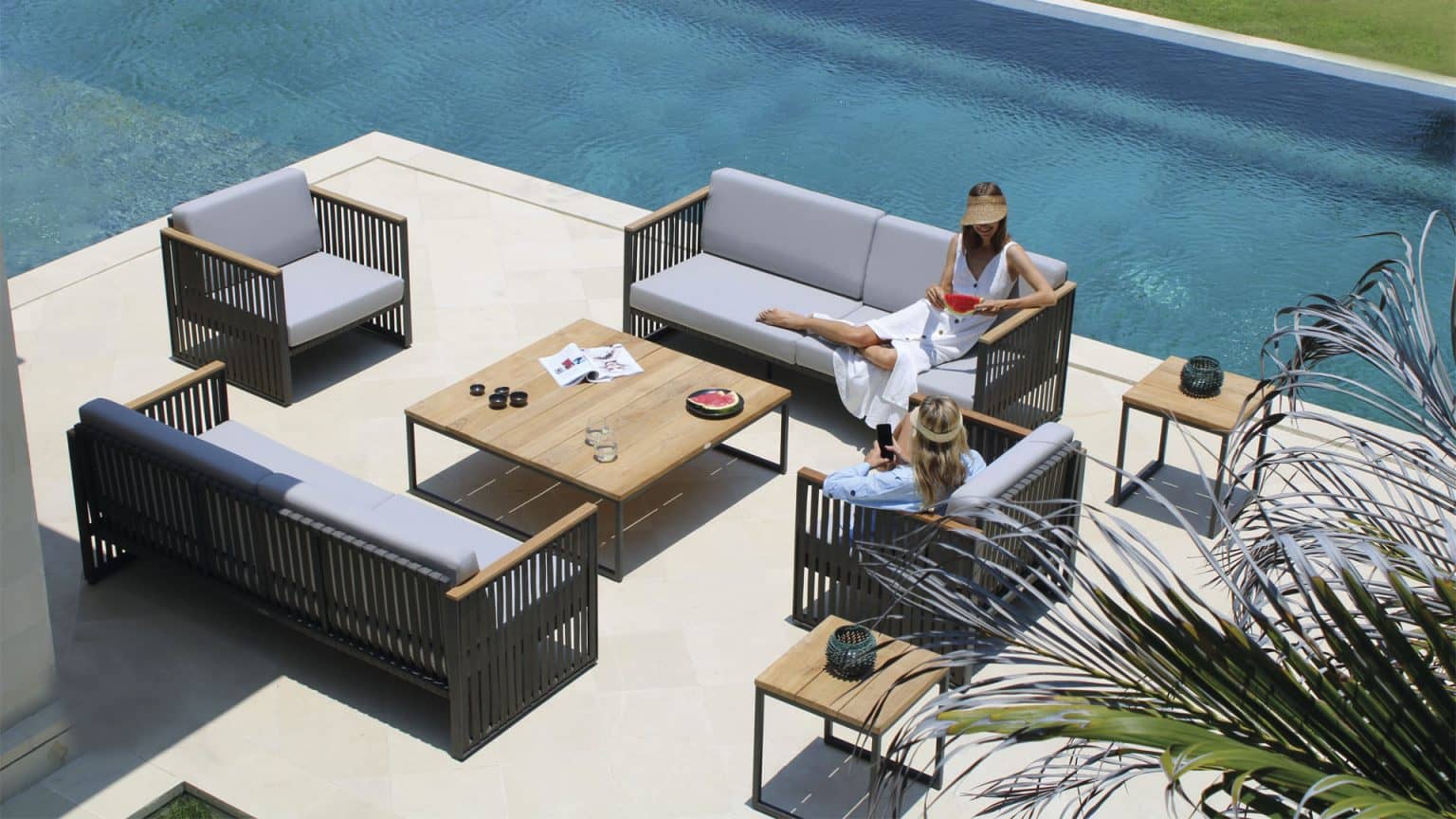 Chic outdoor sofa tables and chairs (4)