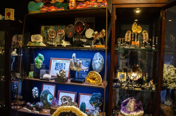 Crystals and stones sale Phuket Vente de cristaux et de pierres à Phuket Продажа кристаллов и камней Пхукет