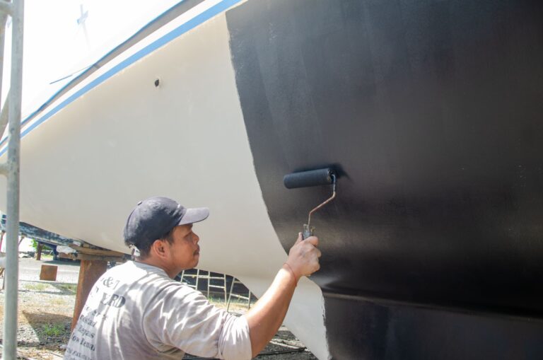 Bateaux en stockage sécurisé au chantier naval G&T Boatyard, Yacht Supply Phuket