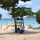 Plage de Kata à Phuket sous le soleil, saison chaude en Thaïlande