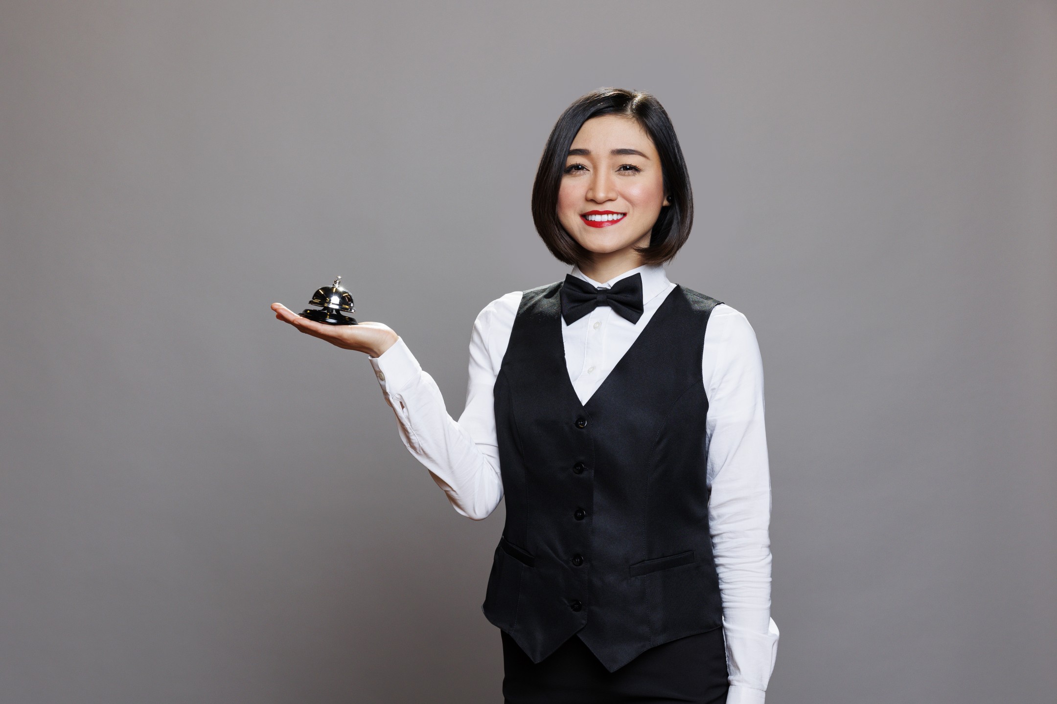 hotel-staff-meeting-in-bedroom Concierge Phuket (2)